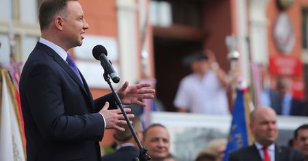 Prezydent Andrzej Duda broni Beaty Szydło przed krytyką Donalda Tuska