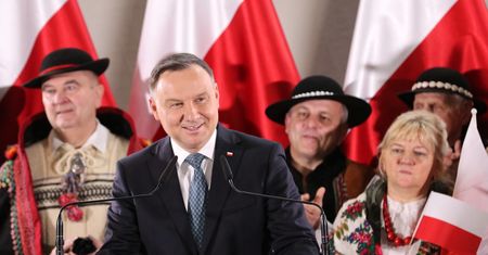 Wybory prezydenckie 2020. Protesty podczas przemówienia prezydenta Andrzeja Dudy