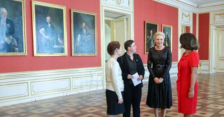 Agata Duda w polskiej kreacji. "Mała Czarna Koronkowa" robi wrażenie