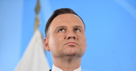 Dobre wieści dla Dudy. Sondaż