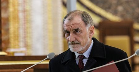Film Tomasza Sekielskiego. Ojciec prezydenta Polski mówi o "wrogach Kościoła"