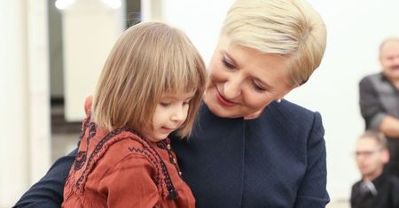 Agata Duda w eleganckiej garsonce wita gości w Pałacu Prezydenckim. Stylowo czy nudnie?