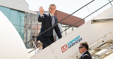 Powtórka "tupolewizmu". Najważniejsi ministrowie i Duda w jednym samolocie