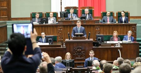 Andrzej Duda wykorzystał orędzie do autopromocji, uderzenia w opozycję i przypodobania się PiS