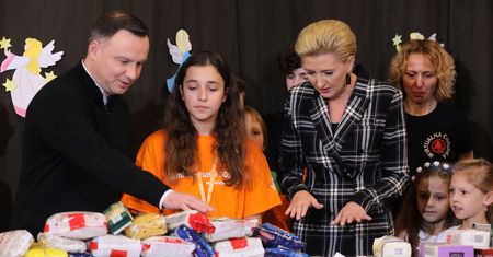 Para prezydencka pakowała paczki dla biednych. Andrzej Duda zaskoczył wspomnieniem