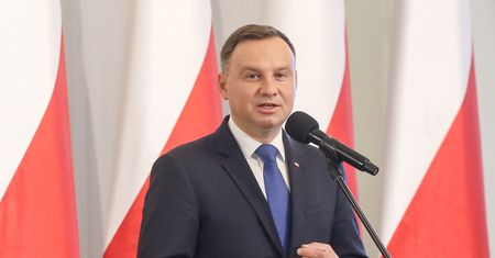 Prezydent Andrzej Duda też chce pozbyć się sędziów? Ma to zrobić spokojniej niż PiS