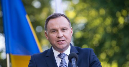 Polacy podzieleni ws. pomysłu Andrzeja Dudy. Sondaż