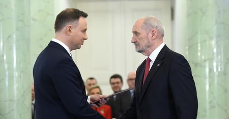 Paweł Piekarczyk zwraca order. "Dostałem go z rąk, które są niegodne"