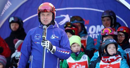 Andrzej Duda na nartach. Wspominał Pawła Adamowicza