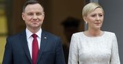 Agata Duda na spotkaniu z parą prezydencką Łotwy. Pasuje jej taki kolor?