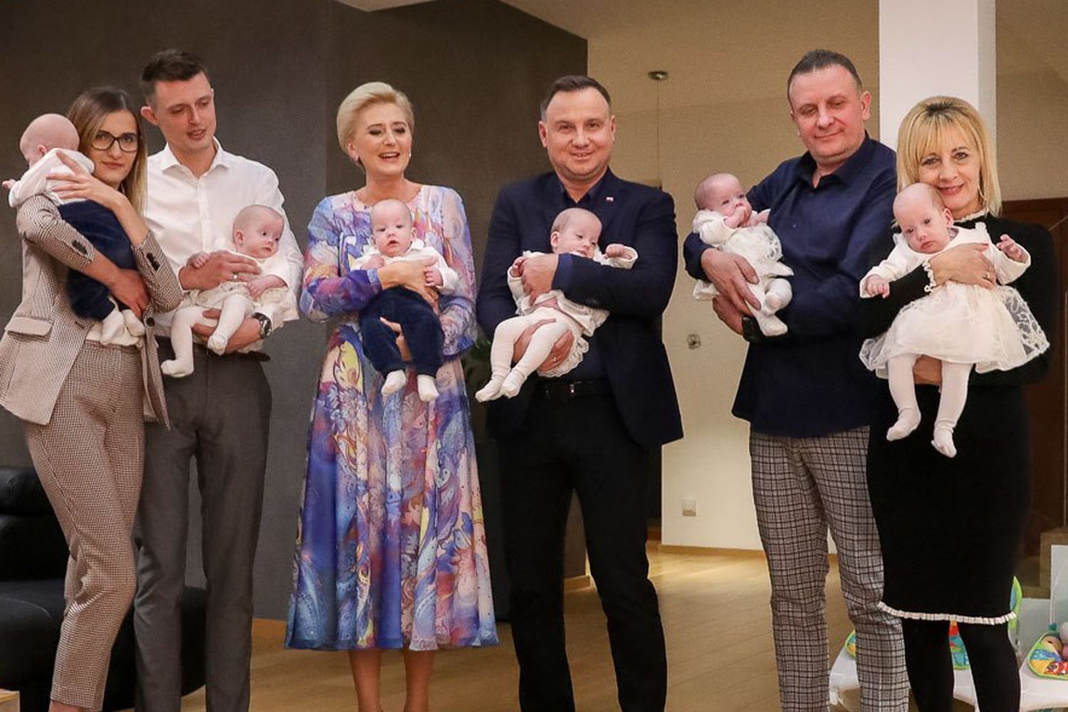 Andrzej Duda i Agata Kornhauser-Duda u sześcioraczków