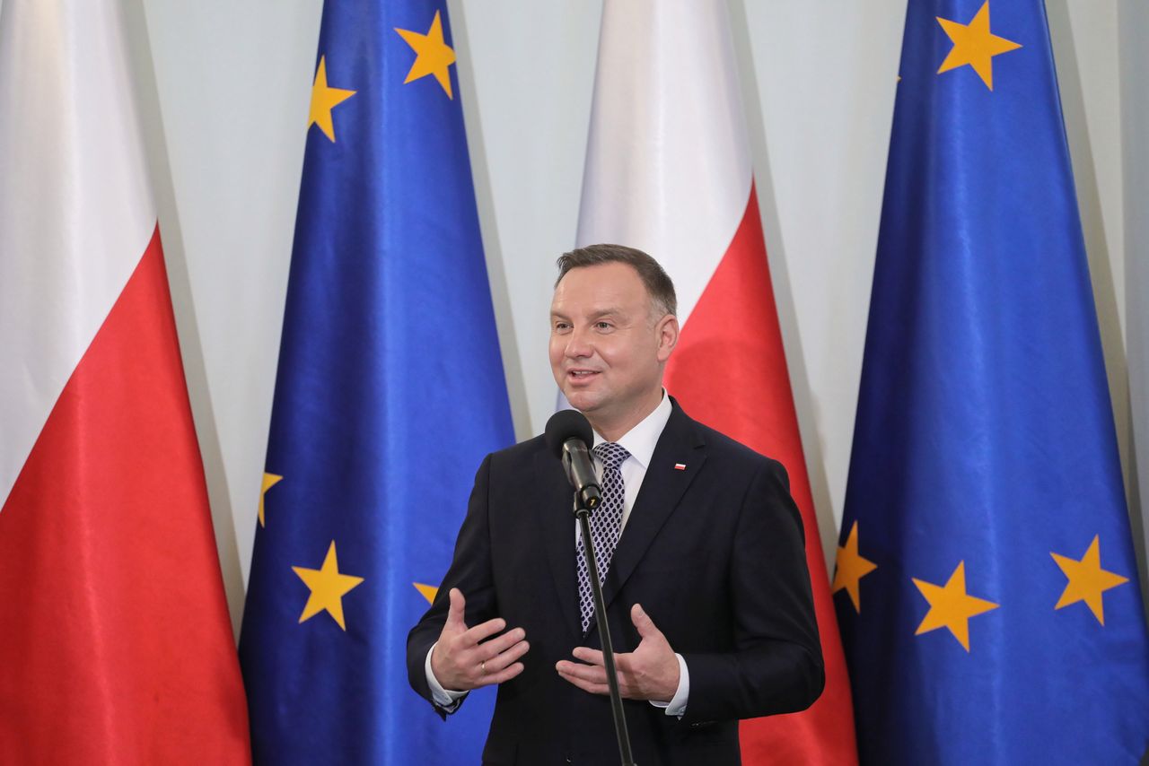 Stado krów z Deszczna. Andrzej Duda zaangażował się w ratowanie zwierząt