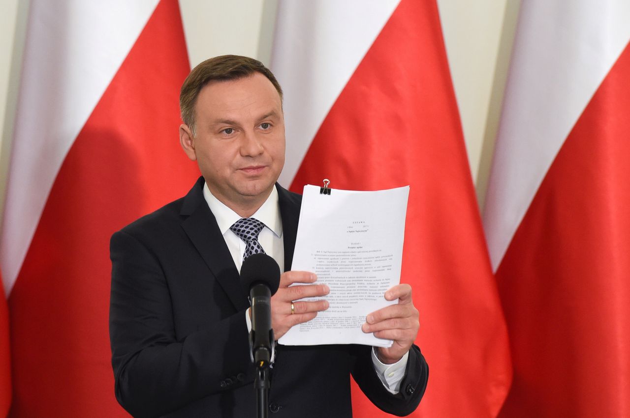 Co zmienił prezydent Andrzej Duda? Jego projekt mocno różni się od pomysłu PiS