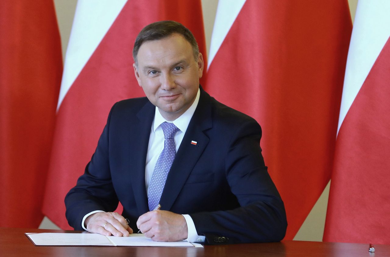 Emerytura plus. Andrzej Duda podpisze ustawę. Eksperci: "PiS upokarza prezydenta"