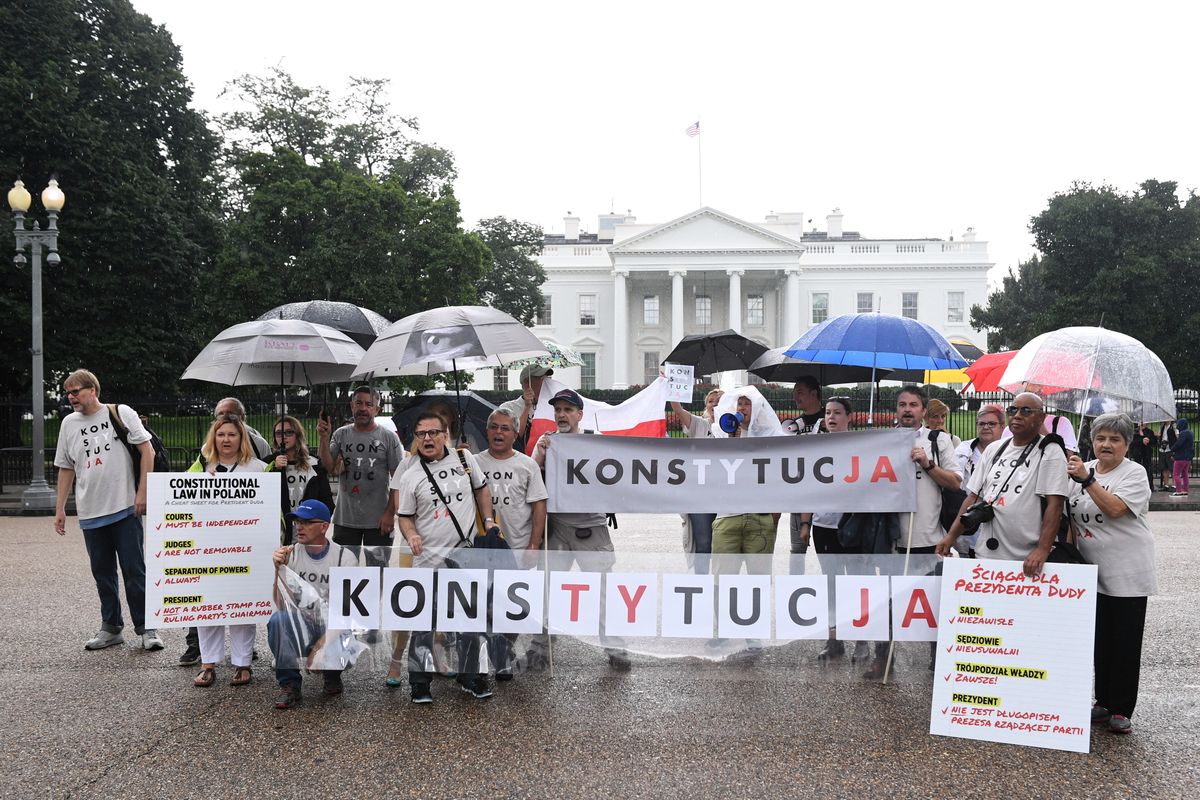 Andrzej Duda w Waszyngtonie. Polacy protestują przed Białym Domem
