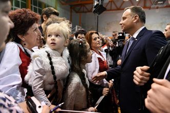 "500+ to nie jałmużna". Andrzej Duda broni sztandarowego programu PiS