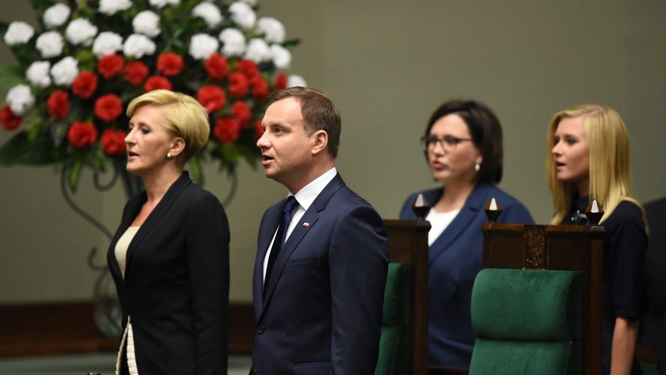 6 sierpnia 2015 r. Andrzej Duda składa przysięgę przed Zgromadzeniem Narodowym i formalnie obejmuje urząd prezydenta.