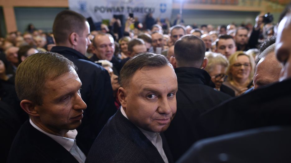 Prezydent Andrzej Duda na spotkaniu wyborczym z mieszkańcami w hali widowiskowej.