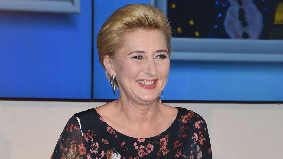 Agata Duda w swoich stylizacjach stawia na klasykę
