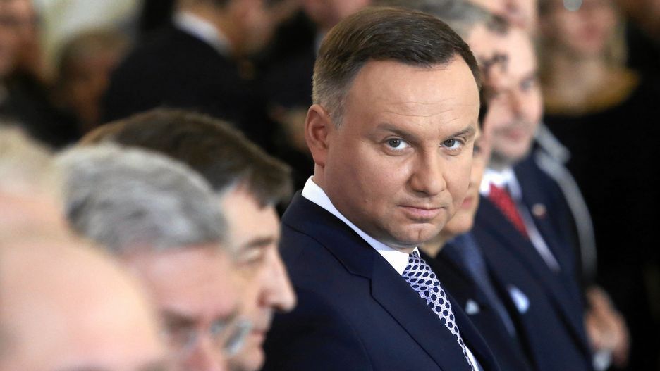 W porównaniu ze styczniem notowania prezydenta Andrzeja Dudy spadły