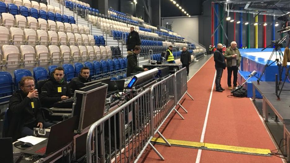 Nasza reporterka jest na otwarciu Areny Lodowej w Tomaszowie. Gościem honorowym jest prezydent