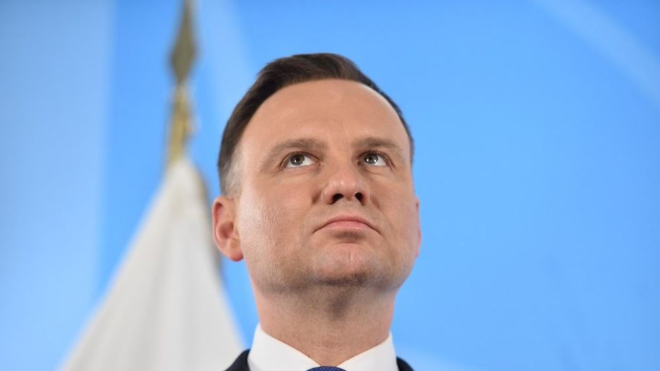 Na postrzeganie prezydentury Andrzeja Dudy zauważalnie przekładają się preferencje z II tury wyborów