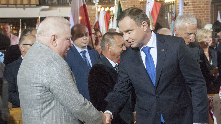 Lech Wałęsa poprosił o pomoc ws. wyjazdu na pogrzeb Busha prezydenta Dudę