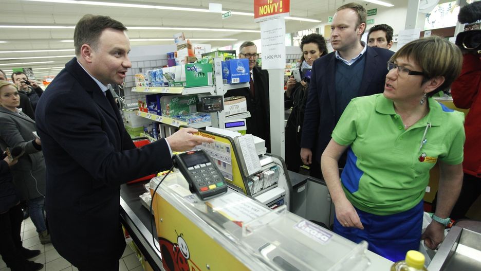 Andrzej Duda 4 lata temu za zakupy w Biedronce zapłacił 37,02 zł. Dziś na te same produkty wydałby ponad 46 zł
