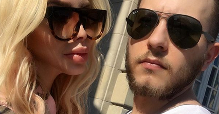 Nie opuszcza jej na krok i staje za nią murem. Oto partner "żywej polskiej Barbie"
