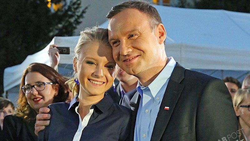 Wpis Kingi Dudy na Twitterze. Tomasz Lis i Tomasz Karolak przepraszają córkę Andrzeja Dudy