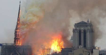 Pożar katedry Notre Dame. Wielki ogień wybuchł kilka dni po rozpoczęciu remontu