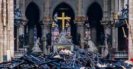 Francuscy śledczy przesłuchali 30 osób po pożarze w katedrze Notre Dame