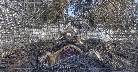 Tak dziś wygląda katedra Notre Dame. Przygnębiające zdjęcia