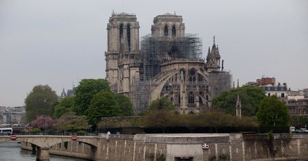 Katedra Notre Dame nie była ubezpieczona? Darczyńcy przekażą zawrotną sumę na jej odbudowę