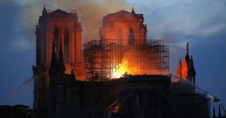 Pożar Notre Dame. Najbogatszy człowiek w Europie da 200 mln euro na odbudowę