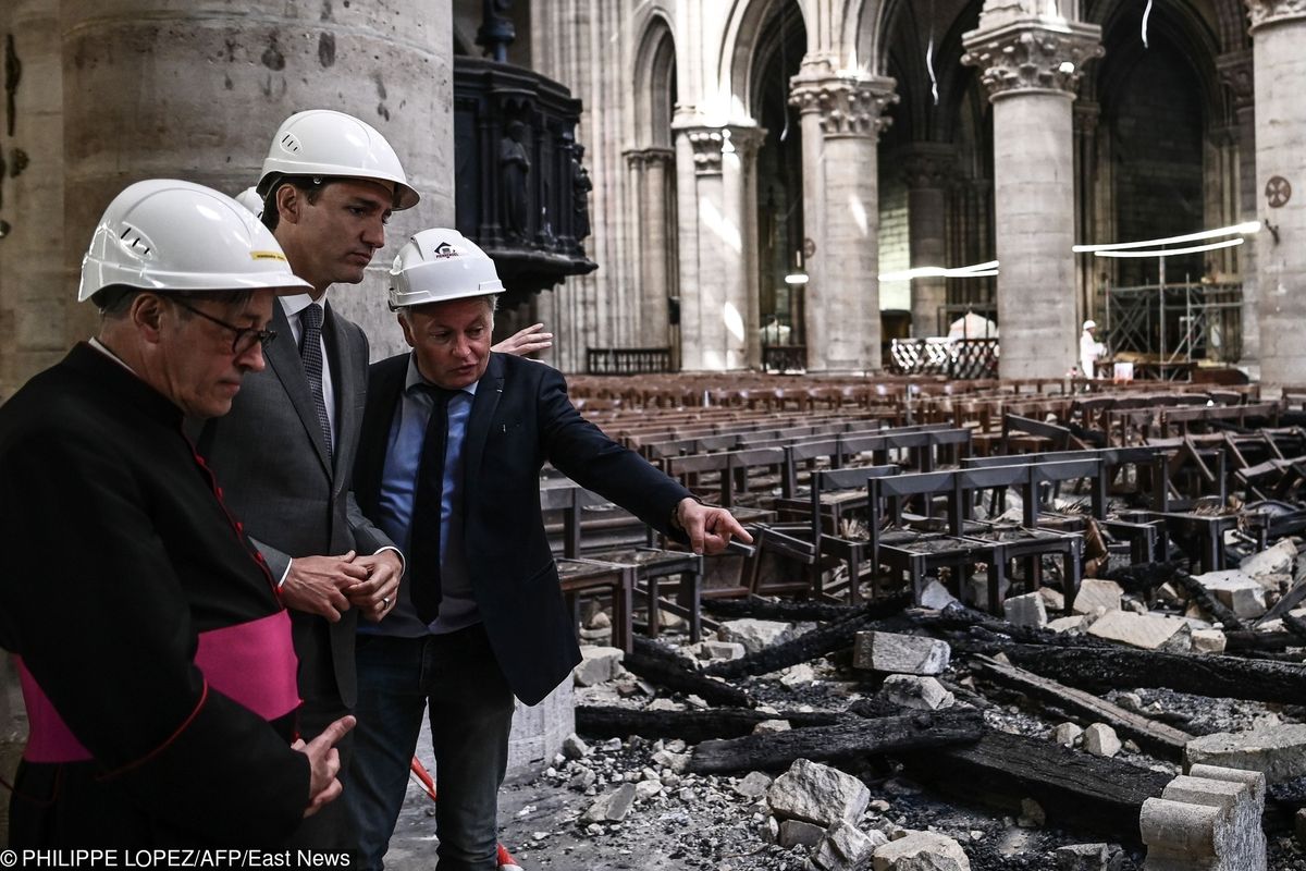 Trwają prace nad renowacją Notre Dame. Kanada oferuje drewno i stal