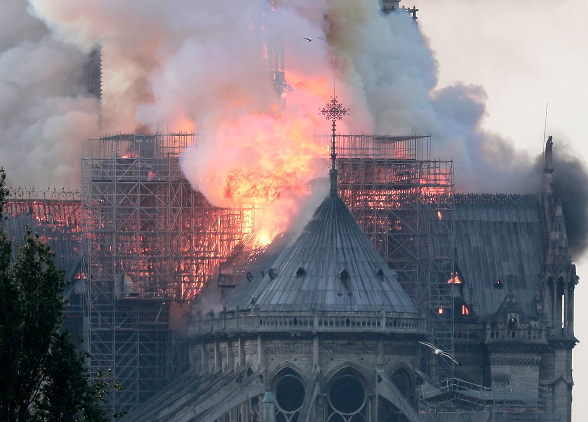 Notre Dame. Światowi przywódcy o pożarze w Paryżu