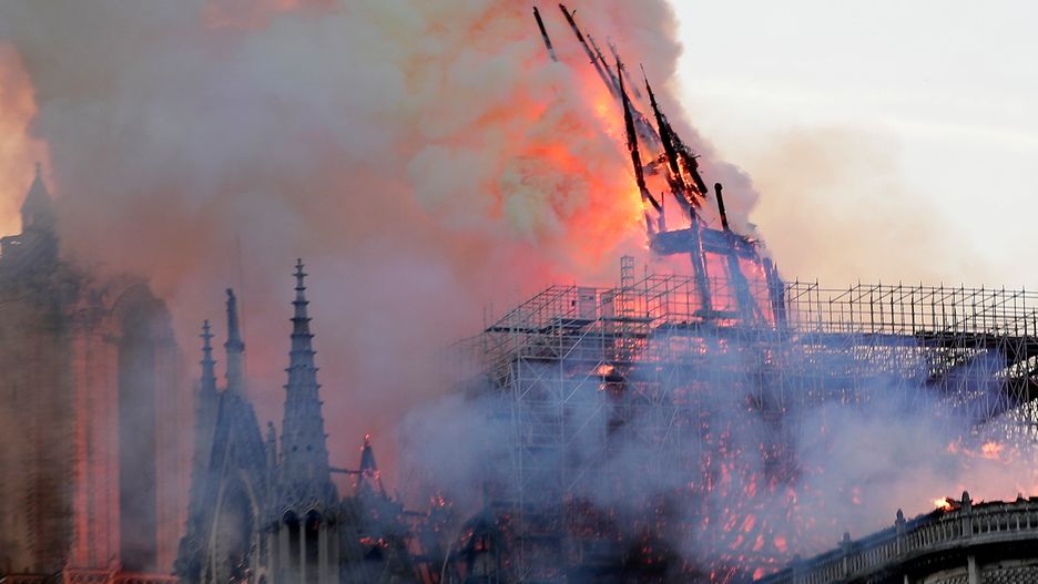 Paryż. Pożar katedry Notre-Dame