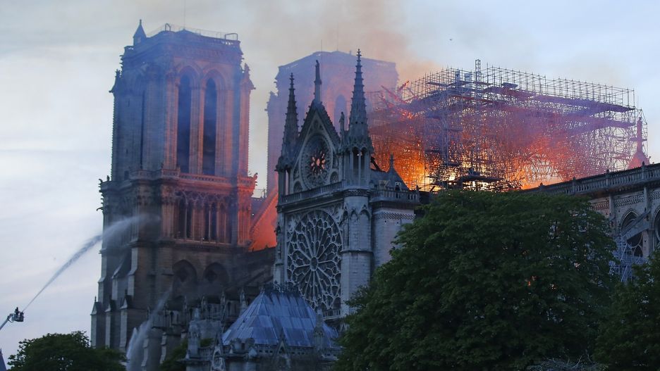 Płonie katedra Notre Dame