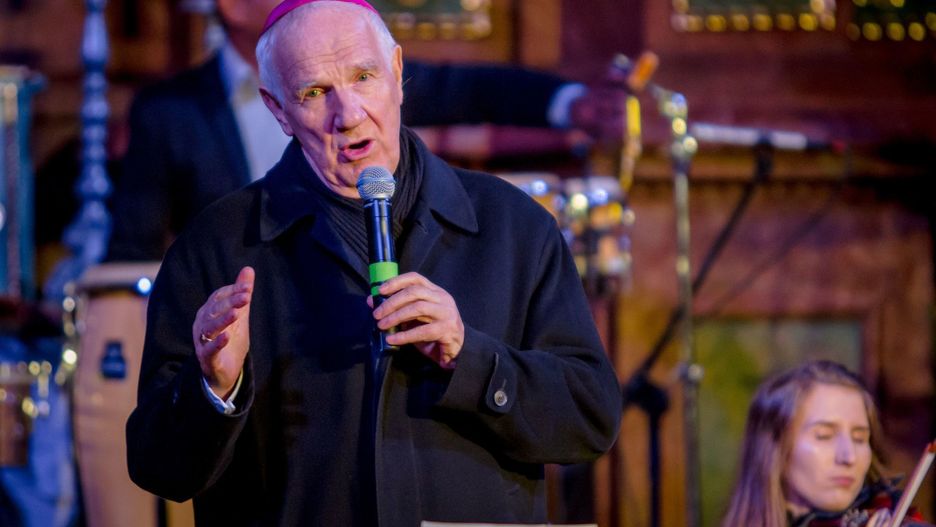 Bp Ignacy Dec jest oskarżany o zniesławienie byłego proboszcza