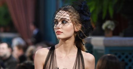 Lily-Rose Depp debiutuje na wybiegu Chanel