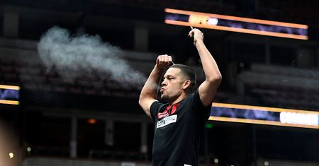 Nate Diaz zszokował fanów. Zapalił skręta na treningu