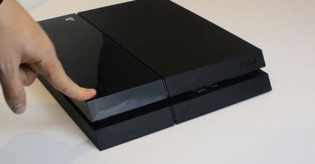 Krótka piłka: Jak poradzić sobie z gibającą się na boki konsolą PS4?