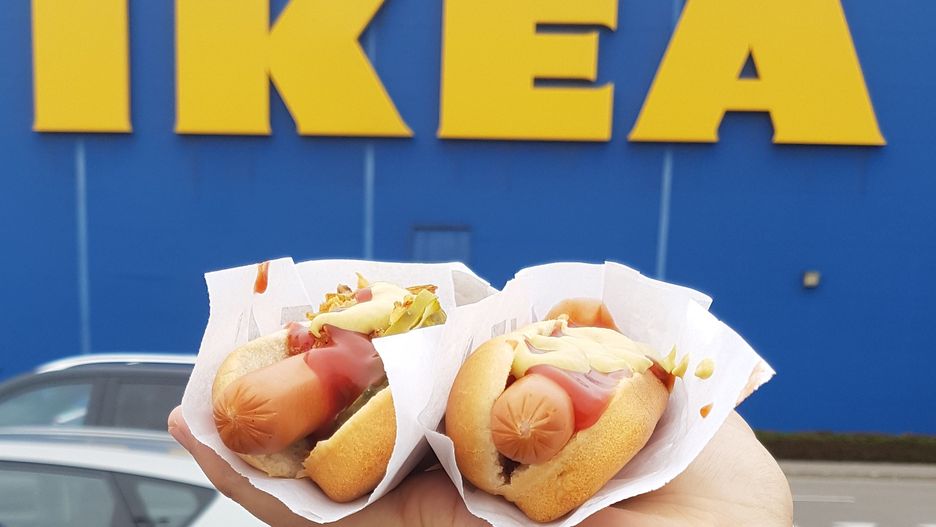 Ikea. Hot dogi to jeden z symboli sieci.