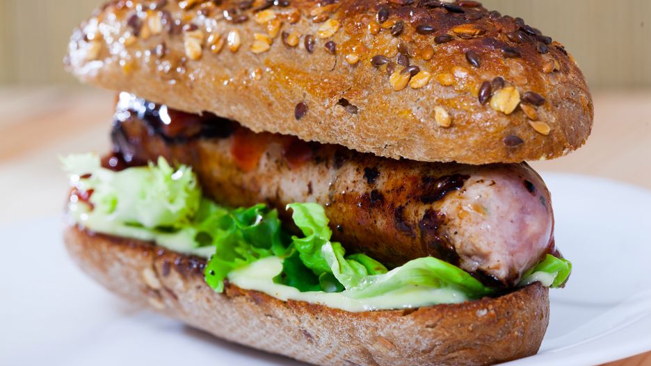 Zapomnij o niezdrowym fast foodzie. Przygotuj domowe hot-dogi w 3 odsłonach