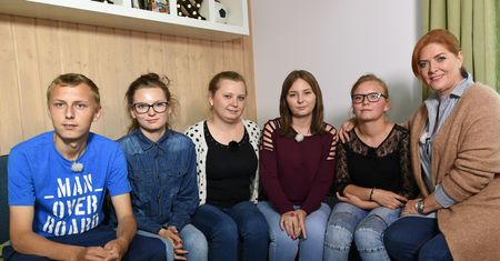 "Nasz nowy dom" - chcieli stworzyć rodzinę zastępczą, ale nie mieli warunków. Niewiarygodna zmiana zaniedbanego domu