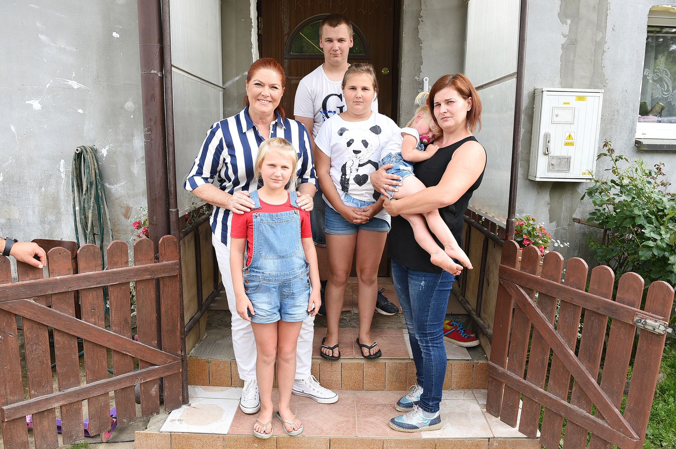 "Nasz nowy dom": samotna matka z czwórką dzieci. Mieszkają w fatalnych warunkach