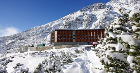 Hotel w słowackich Tatrach odcięty przez lawinę. Ewakuacja gości