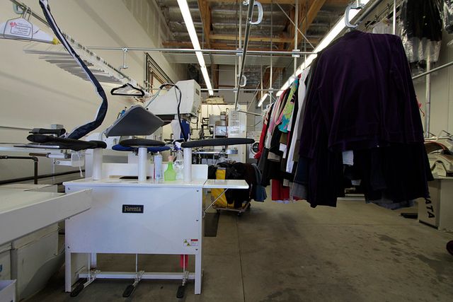 Pranie chemiczne to sposób czyszczenia ubrań i materiałów z użyciem specjalnych środków czyszczących.