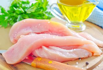 Czesi alarmują: salmonella w polskim mięsie. Część została zjedzona
